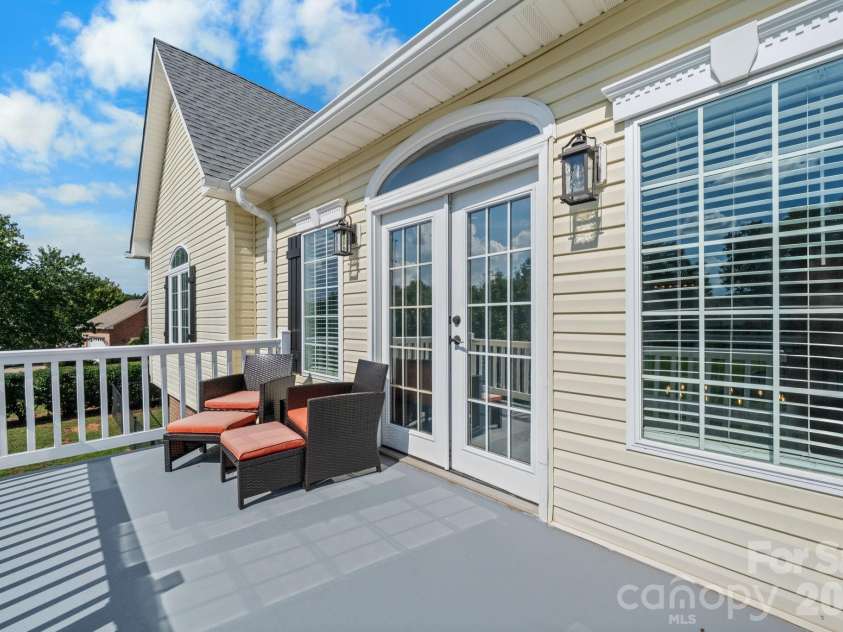 1360 Sweet briar Lane, Hickory, NC 28602.  MLS# CAR4409678, YatesRealty ID 50422. 