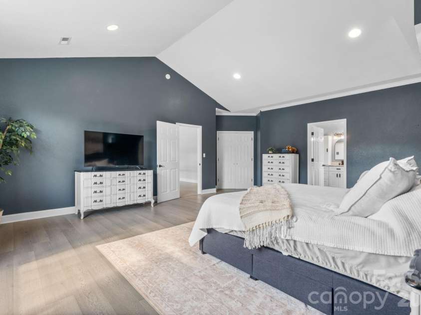 1360 Sweet briar Lane, Hickory, NC 28602.  MLS# CAR4409678, YatesRealty ID 50422. 