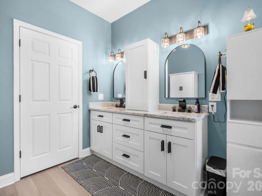 1360 Sweet briar Lane, Hickory, NC 28602.  MLS# CAR4409678, YatesRealty ID 50422. 