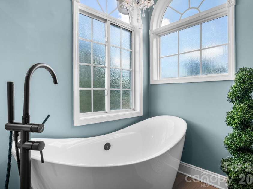 1360 Sweet briar Lane, Hickory, NC 28602.  MLS# CAR4409678, YatesRealty ID 50422. 