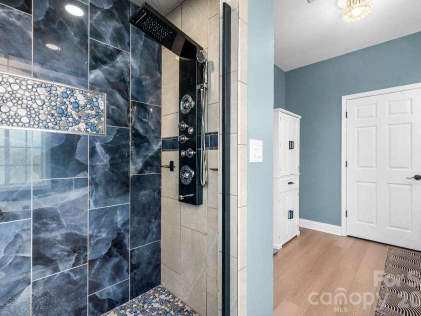 1360 Sweet briar Lane, Hickory, NC 28602.  MLS# CAR4409678, YatesRealty ID 50422. 