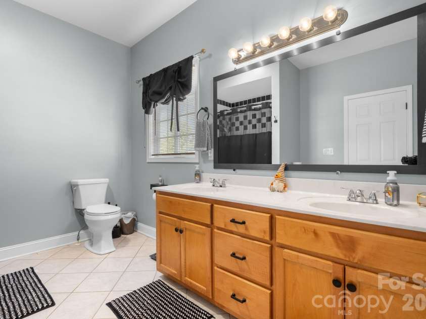 1360 Sweet briar Lane, Hickory, NC 28602.  MLS# CAR4409678, YatesRealty ID 50422. 