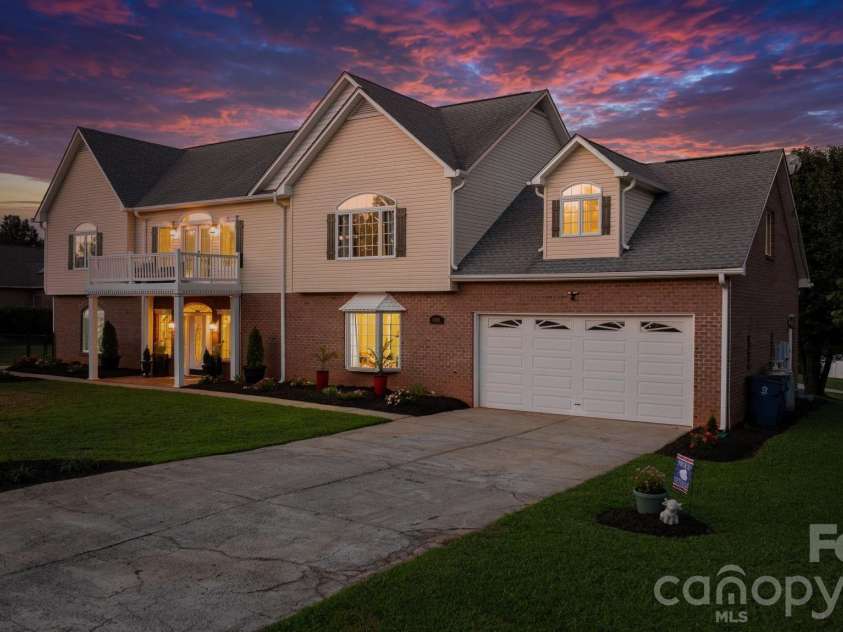 1360 Sweet briar Lane, Hickory, NC 28602.  MLS# CAR4409678, YatesRealty ID 50422. 