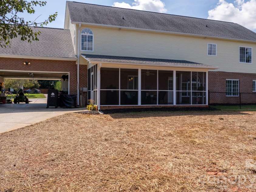 1360 Sweet briar Lane, Hickory, NC 28602.  MLS# CAR4409678, YatesRealty ID 50422. 