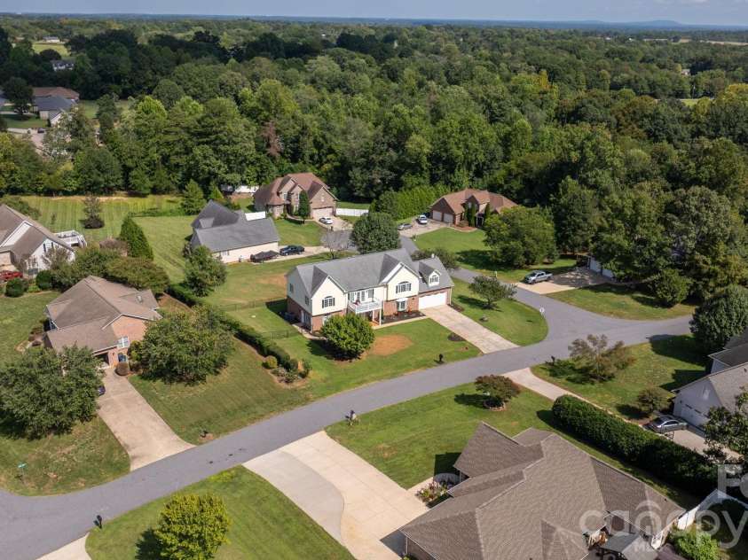 1360 Sweet briar Lane, Hickory, NC 28602.  MLS# CAR4409678, YatesRealty ID 50422. 