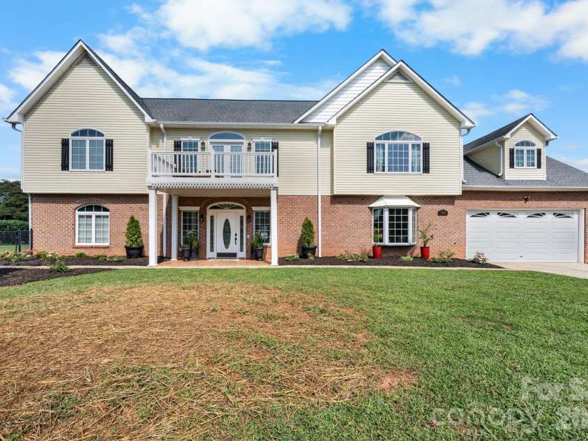 1360 Sweet briar Lane, Hickory, NC 28602.  MLS# CAR4409678, YatesRealty ID 50422. 