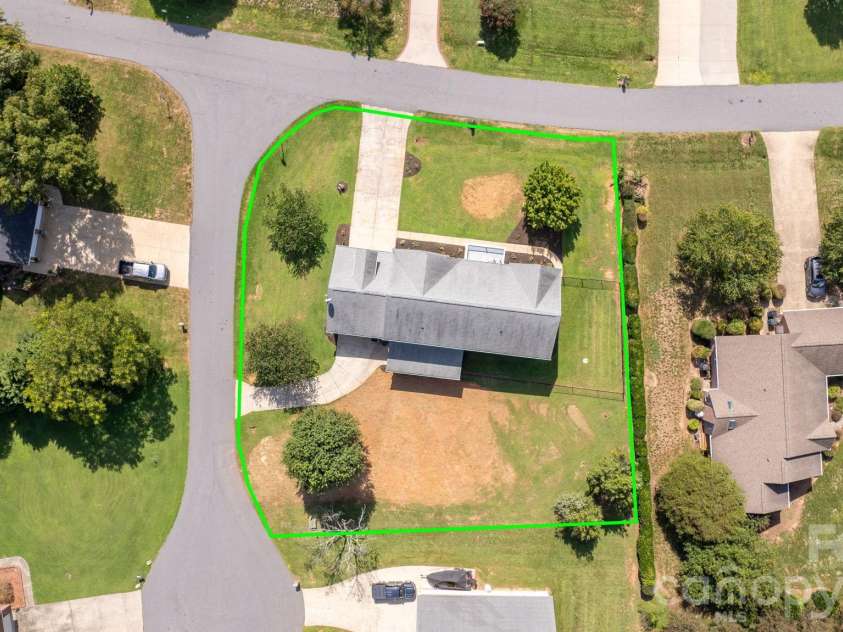 1360 Sweet briar Lane, Hickory, NC 28602.  MLS# CAR4409678, YatesRealty ID 50422. 