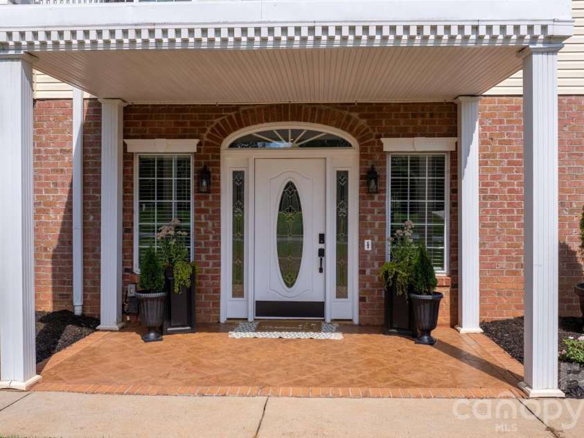1360 Sweet briar Lane, Hickory, NC 28602.  MLS# CAR4409678, YatesRealty ID 50422. 