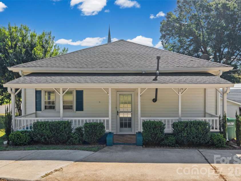 103 6th Street, Cramerton, NC 28032.  MLS# CAR4423884, YatesRealty ID 50428. 