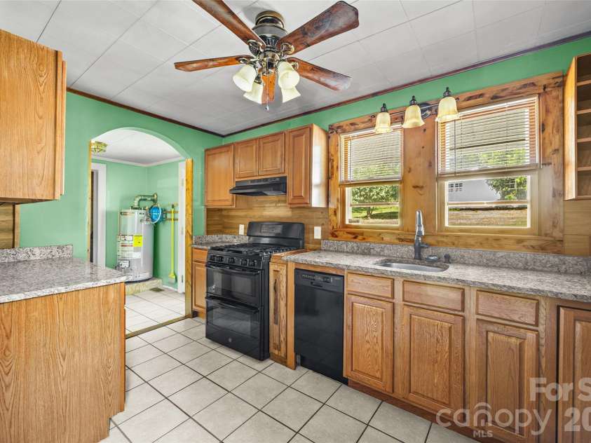 103 6th Street, Cramerton, NC 28032.  MLS# CAR4423884, YatesRealty ID 50428. 
