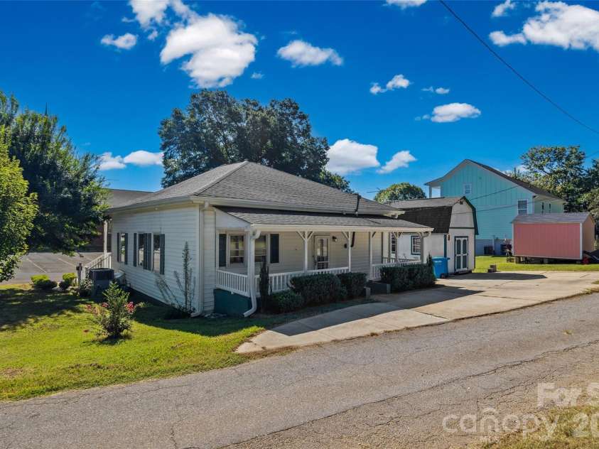 103 6th Street, Cramerton, NC 28032.  MLS# CAR4423884, YatesRealty ID 50428. 