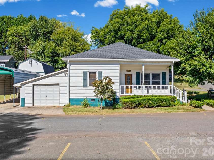103 6th Street, Cramerton, NC 28032.  MLS# CAR4423884, YatesRealty ID 50428. 
