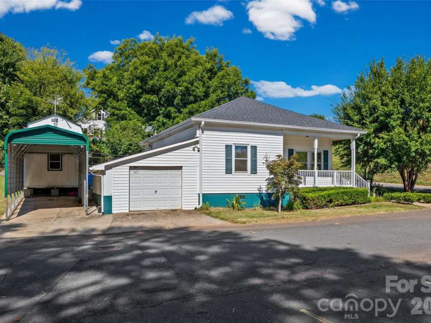 103 6th Street, Cramerton, NC 28032.  MLS# CAR4423884, YatesRealty ID 50428. 