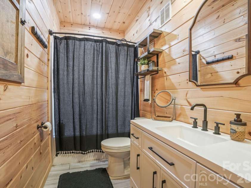 84 Mountain Top Drive, Marion, NC 28752.  MLS# CAR4423201, YatesRealty ID 50431. 