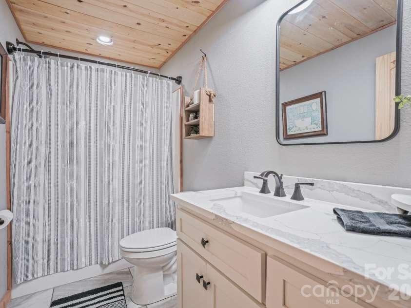 84 Mountain Top Drive, Marion, NC 28752.  MLS# CAR4423201, YatesRealty ID 50431. 