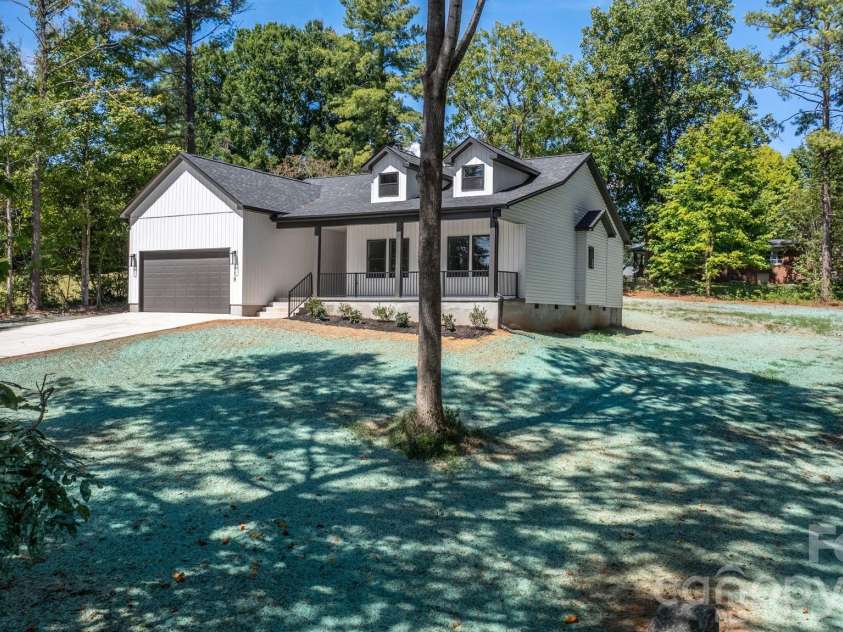 718 1st Street, Newton, NC 28658.  MLS# CAR4421430, YatesRealty ID 50432. 