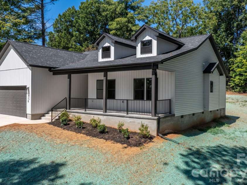 718 1st Street, Newton, NC 28658.  MLS# CAR4421430, YatesRealty ID 50432. 
