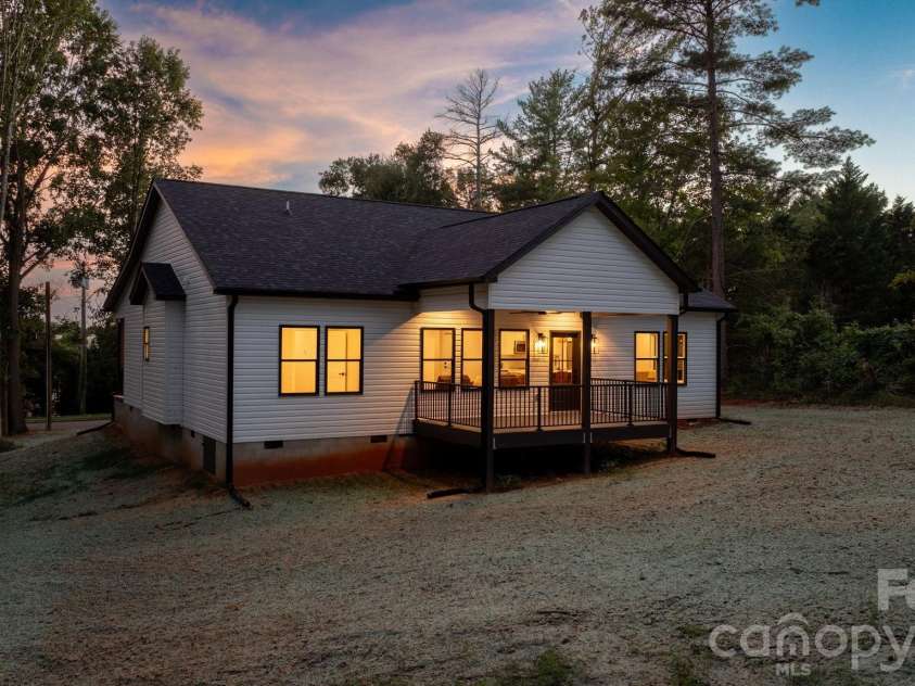 718 1st Street, Newton, NC 28658.  MLS# CAR4421430, YatesRealty ID 50432. 