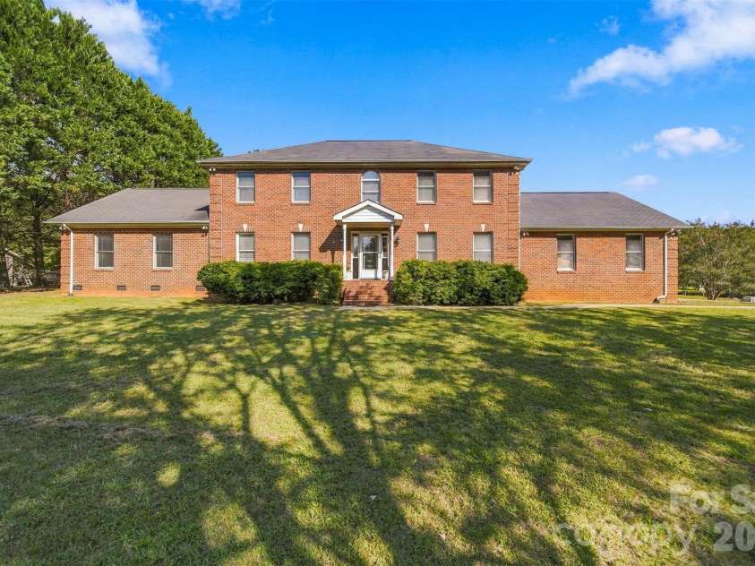 4131 Wandering Lane, Hickory, NC 28601.  MLS# CAR4423823, YatesRealty ID 50435. 