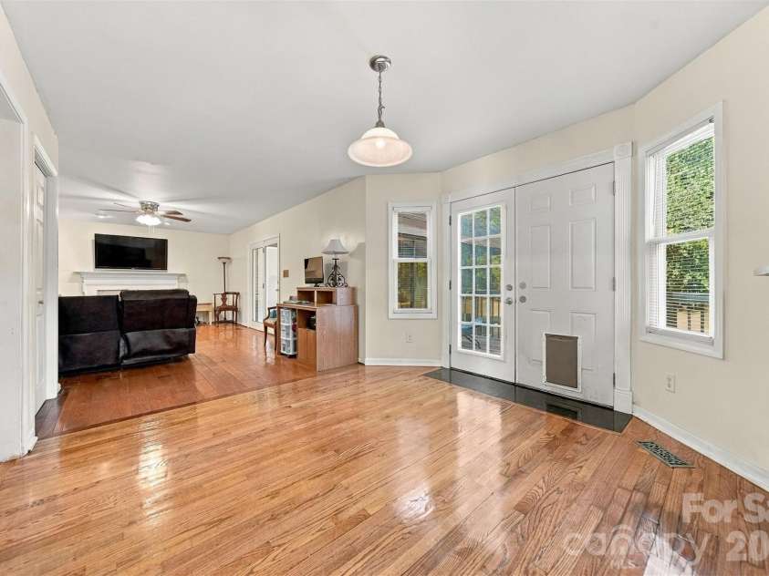 4131 Wandering Lane, Hickory, NC 28601.  MLS# CAR4423823, YatesRealty ID 50435. 