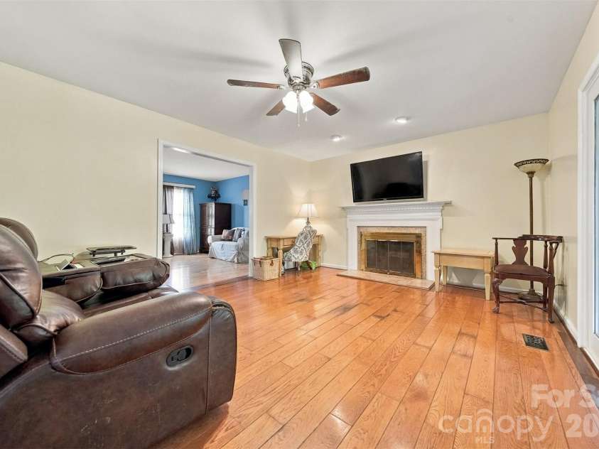4131 Wandering Lane, Hickory, NC 28601.  MLS# CAR4423823, YatesRealty ID 50435. 