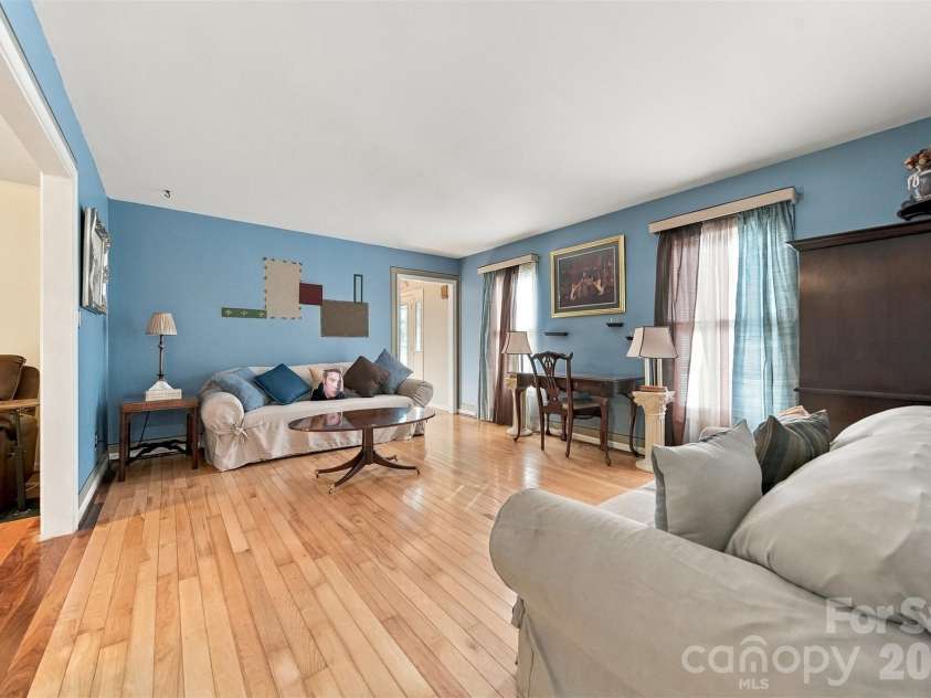 4131 Wandering Lane, Hickory, NC 28601.  MLS# CAR4423823, YatesRealty ID 50435. 