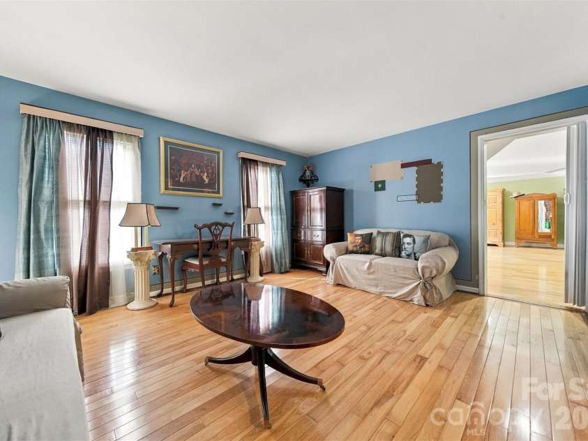 4131 Wandering Lane, Hickory, NC 28601.  MLS# CAR4423823, YatesRealty ID 50435. 