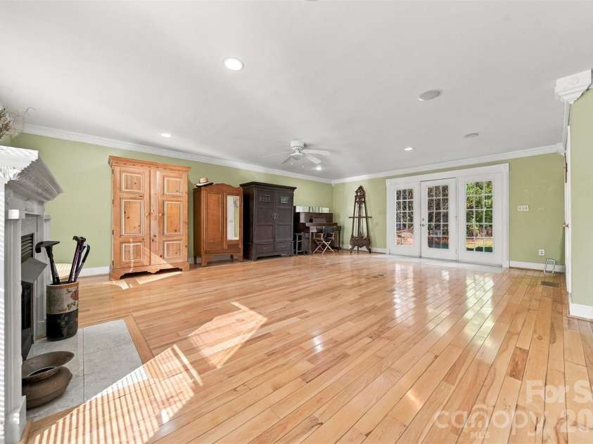 4131 Wandering Lane, Hickory, NC 28601.  MLS# CAR4423823, YatesRealty ID 50435. 
