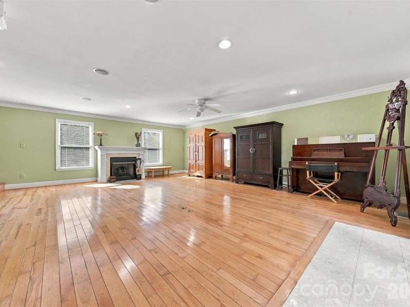 4131 Wandering Lane, Hickory, NC 28601.  MLS# CAR4423823, YatesRealty ID 50435. 