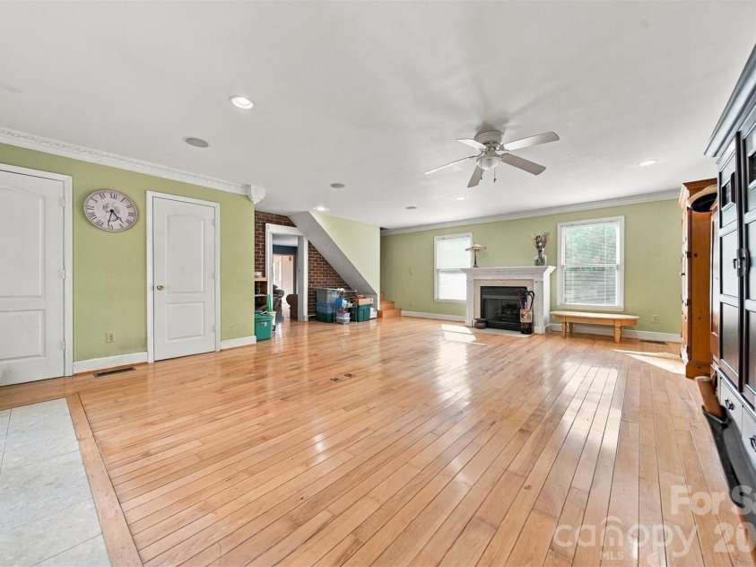 4131 Wandering Lane, Hickory, NC 28601.  MLS# CAR4423823, YatesRealty ID 50435. 
