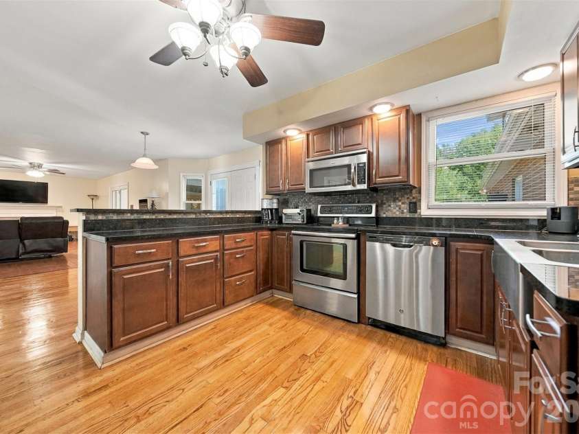 4131 Wandering Lane, Hickory, NC 28601.  MLS# CAR4423823, YatesRealty ID 50435. 