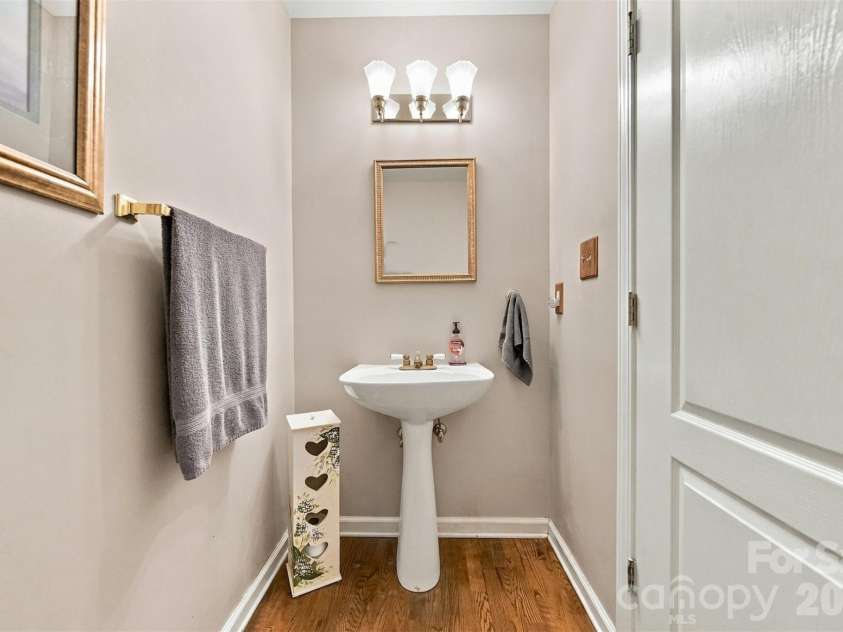 4131 Wandering Lane, Hickory, NC 28601.  MLS# CAR4423823, YatesRealty ID 50435. 