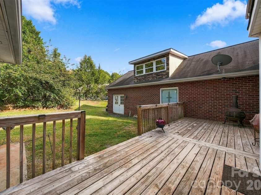4131 Wandering Lane, Hickory, NC 28601.  MLS# CAR4423823, YatesRealty ID 50435. 