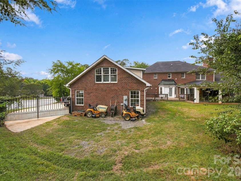 4131 Wandering Lane, Hickory, NC 28601.  MLS# CAR4423823, YatesRealty ID 50435. 
