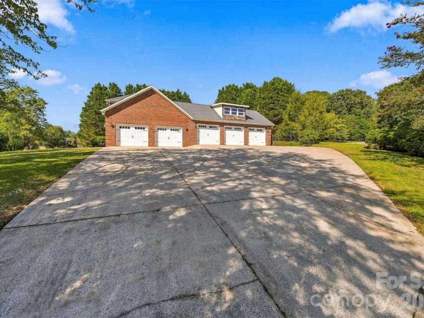 4131 Wandering Lane, Hickory, NC 28601.  MLS# CAR4423823, YatesRealty ID 50435. 