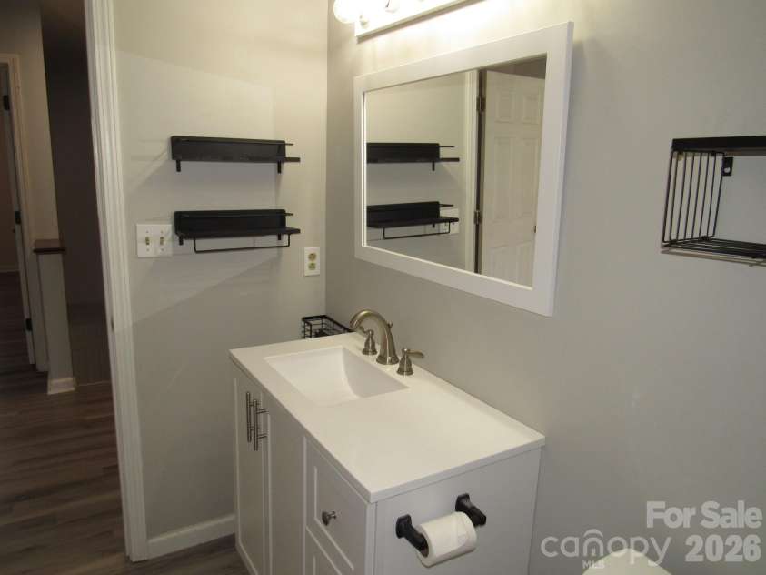 Z5 Brandywine Drive, Conover, NC 28613.  MLS# CAR4423872, YatesRealty ID 50438. Full Bathroom Upper