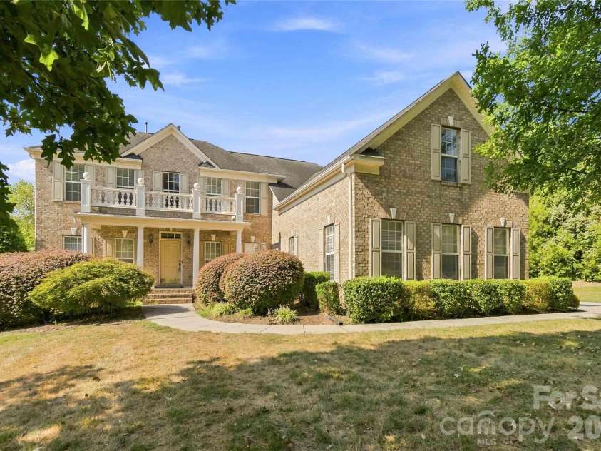 7607 Meadow Grove Drive, Waxhaw, NC 28173.  MLS# CAR4424010, YatesRealty ID 50439. 