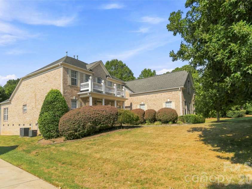 7607 Meadow Grove Drive, Waxhaw, NC 28173.  MLS# CAR4424010, YatesRealty ID 50439. 