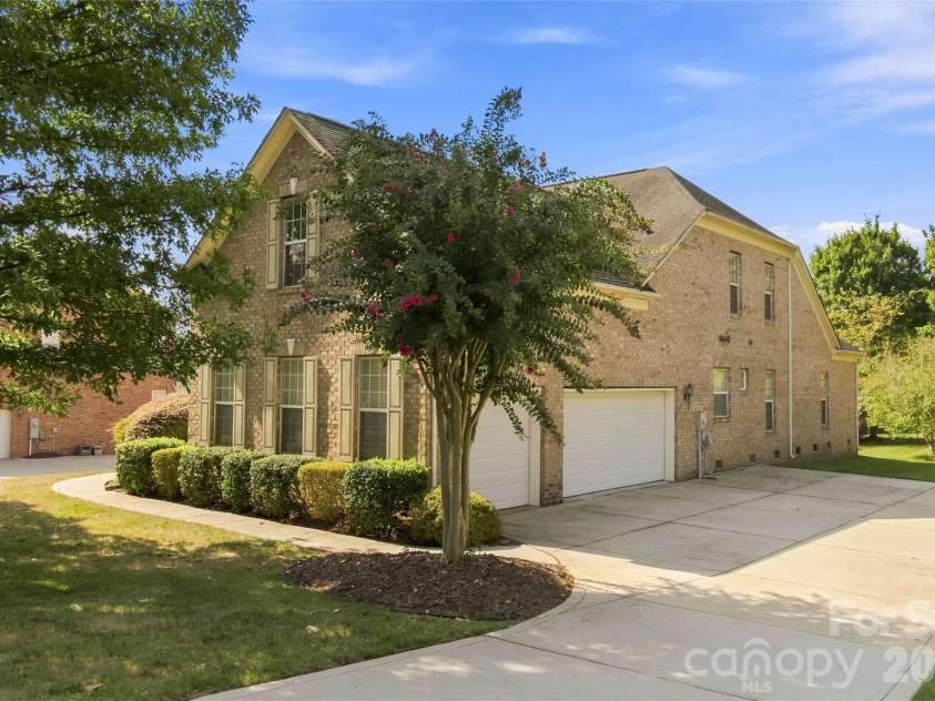 7607 Meadow Grove Drive, Waxhaw, NC 28173.  MLS# CAR4424010, YatesRealty ID 50439. 