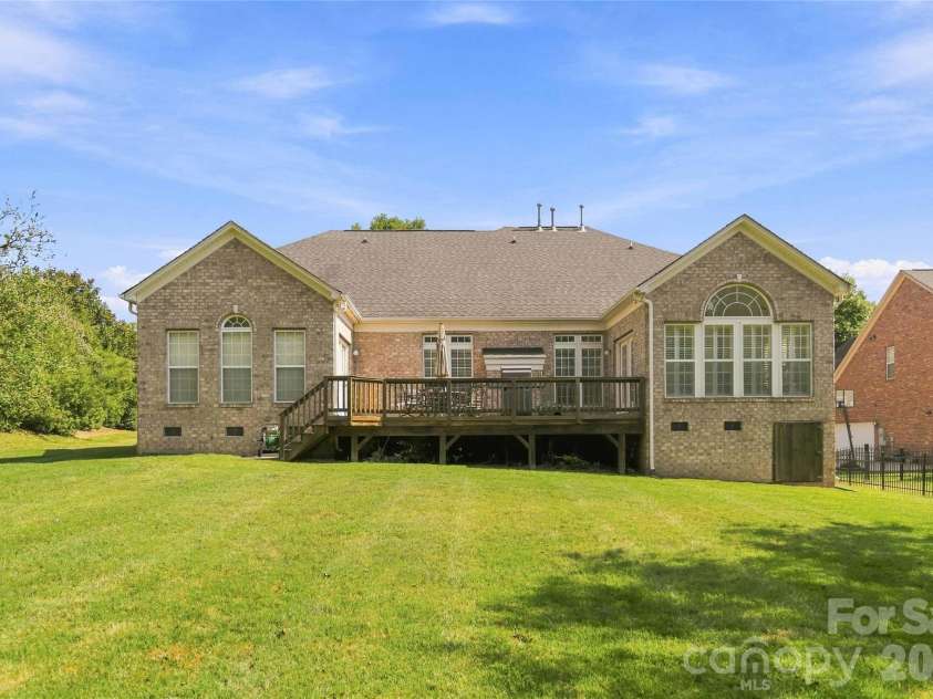 7607 Meadow Grove Drive, Waxhaw, NC 28173.  MLS# CAR4424010, YatesRealty ID 50439. 