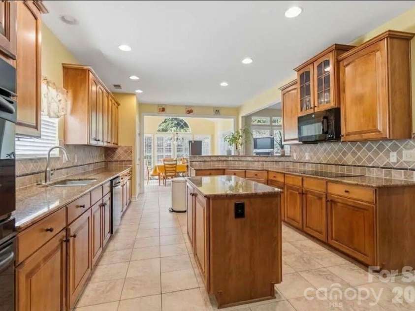 7607 Meadow Grove Drive, Waxhaw, NC 28173.  MLS# CAR4424010, YatesRealty ID 50439. 