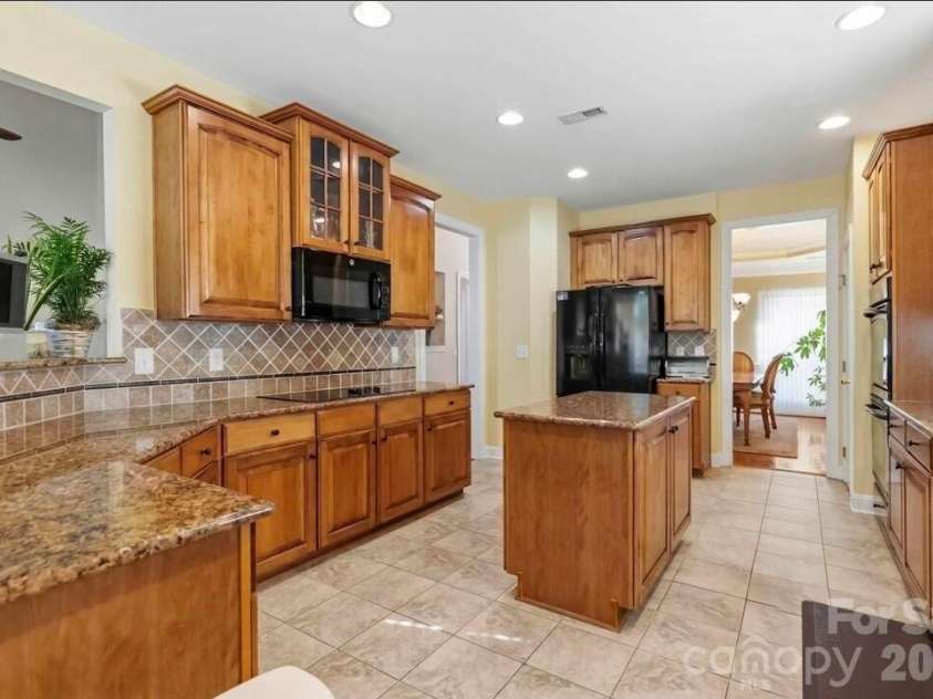 7607 Meadow Grove Drive, Waxhaw, NC 28173.  MLS# CAR4424010, YatesRealty ID 50439. 