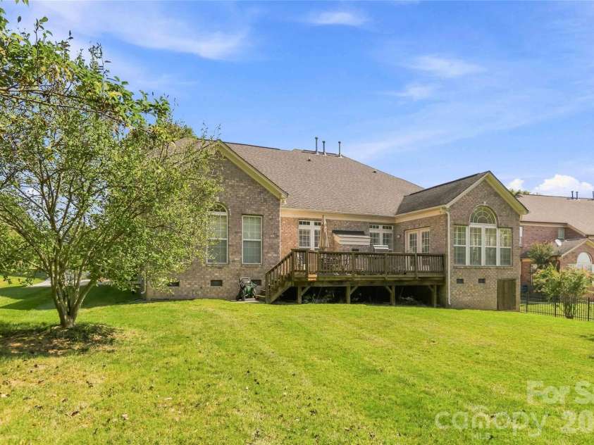7607 Meadow Grove Drive, Waxhaw, NC 28173.  MLS# CAR4424010, YatesRealty ID 50439. 