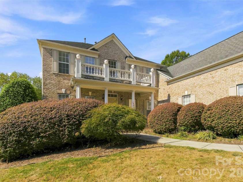 7607 Meadow Grove Drive, Waxhaw, NC 28173.  MLS# CAR4424010, YatesRealty ID 50439. 
