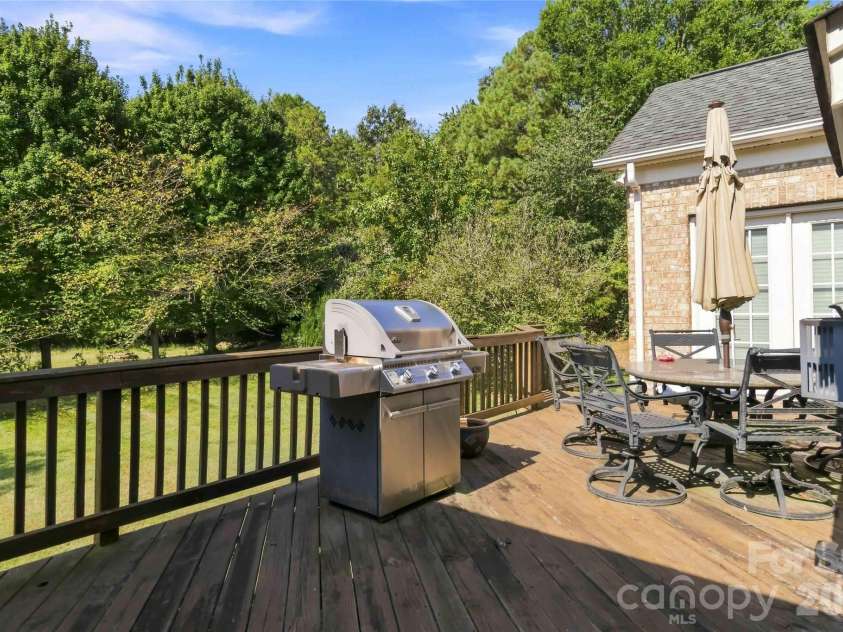 7607 Meadow Grove Drive, Waxhaw, NC 28173.  MLS# CAR4424010, YatesRealty ID 50439. 