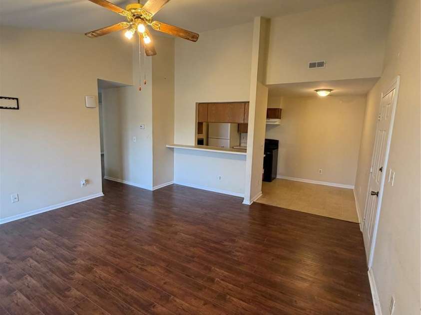 9611 Vinca Circle, Charlotte, NC 28213.  MLS# CAR4349658, YatesRealty ID 5044. Den/dining area