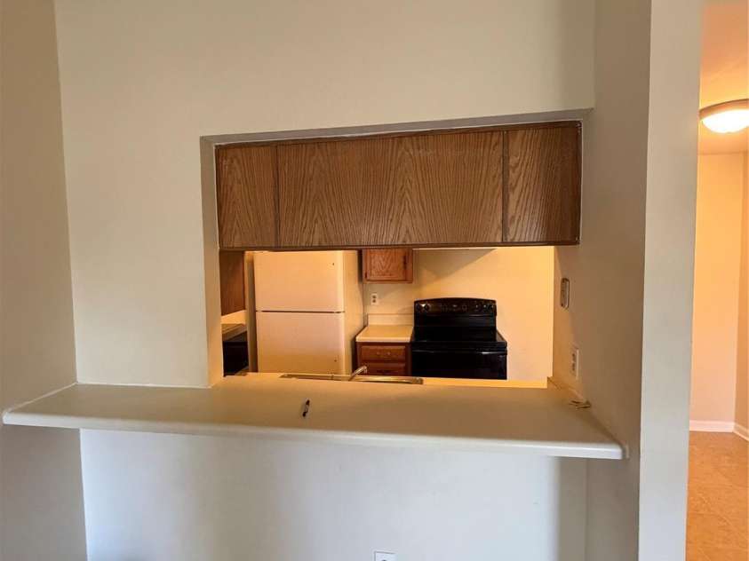9611 Vinca Circle, Charlotte, NC 28213.  MLS# CAR4349658, YatesRealty ID 5044. Kitchen counter for stools