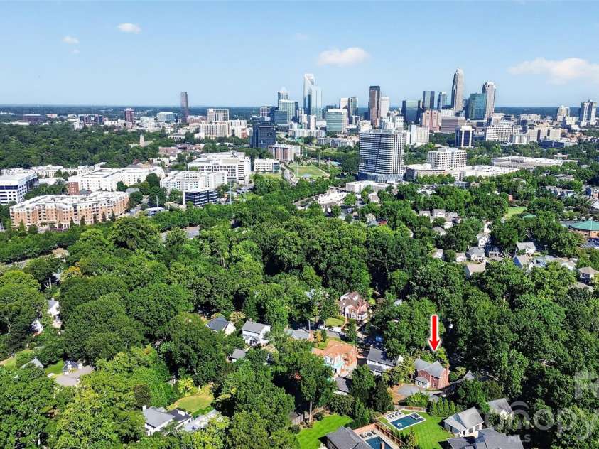 823-825 Henley Place, Charlotte, NC 28207.  MLS# CAR4424031, YatesRealty ID 50440. 