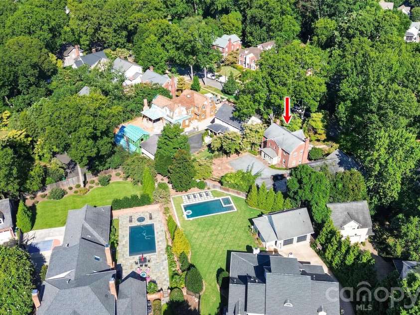 823-825 Henley Place, Charlotte, NC 28207.  MLS# CAR4424031, YatesRealty ID 50440. 