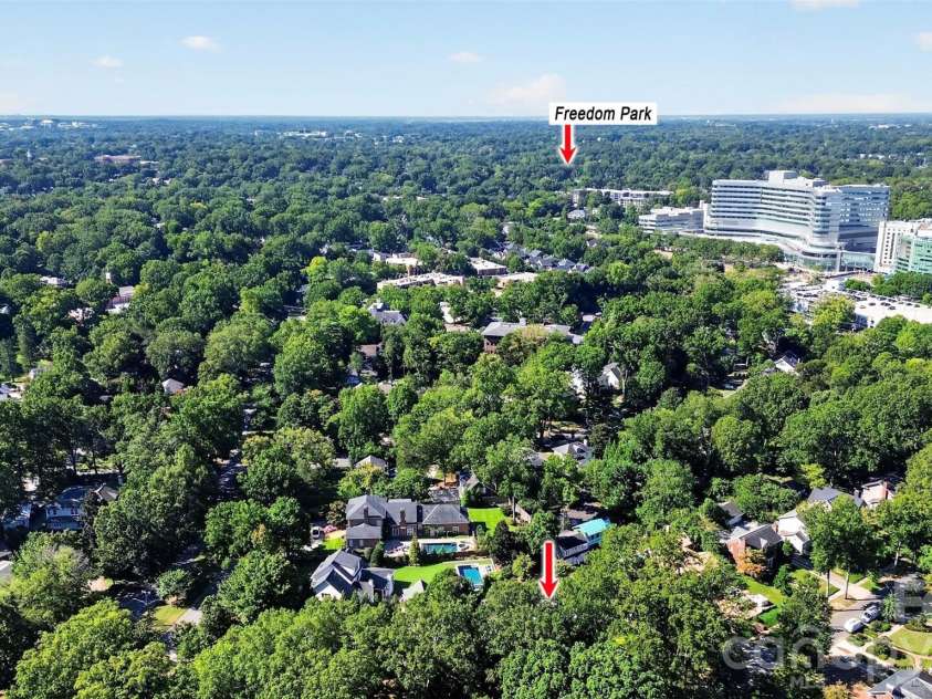 823-825 Henley Place, Charlotte, NC 28207.  MLS# CAR4424031, YatesRealty ID 50440. 